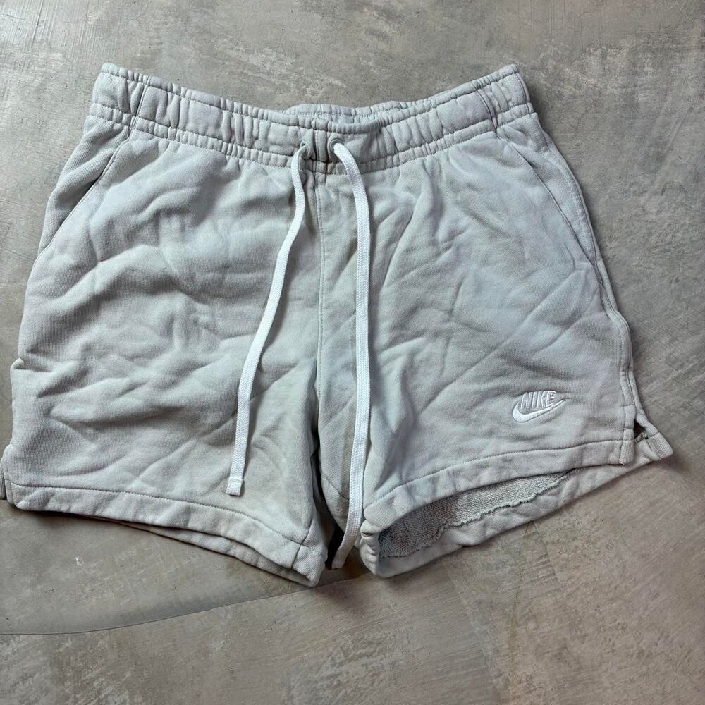 Nike Men's Grey and Cream Shorts